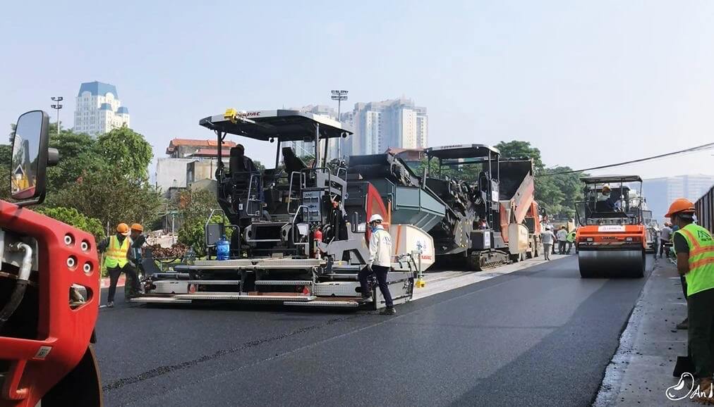 Dàn máy móc làm đường đua F1